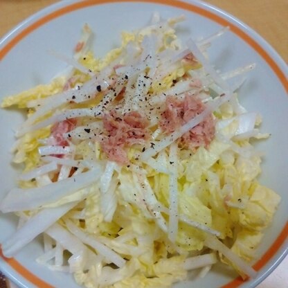 あんまり白菜をサラダにしたことが無かったのですがアリですね！しゃくしゃくと美味しかったです♪